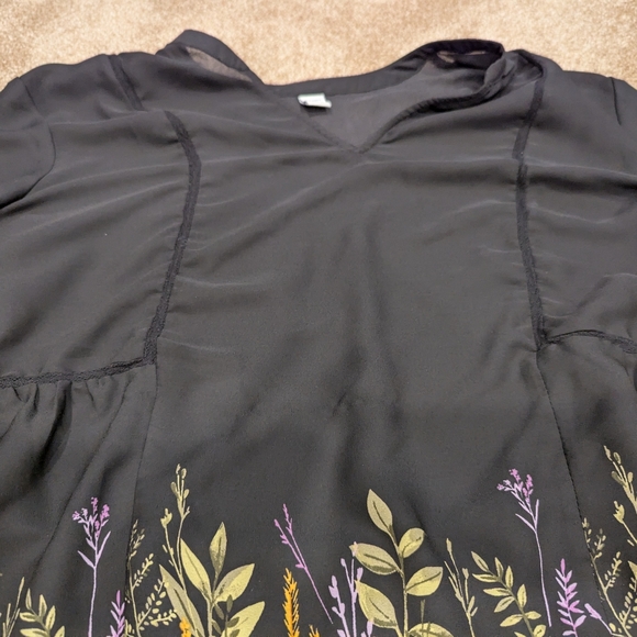 Ladies Black and Floral V Neck Pullover Long Sleeve Top Size XL Tall - Picture 3 of 5